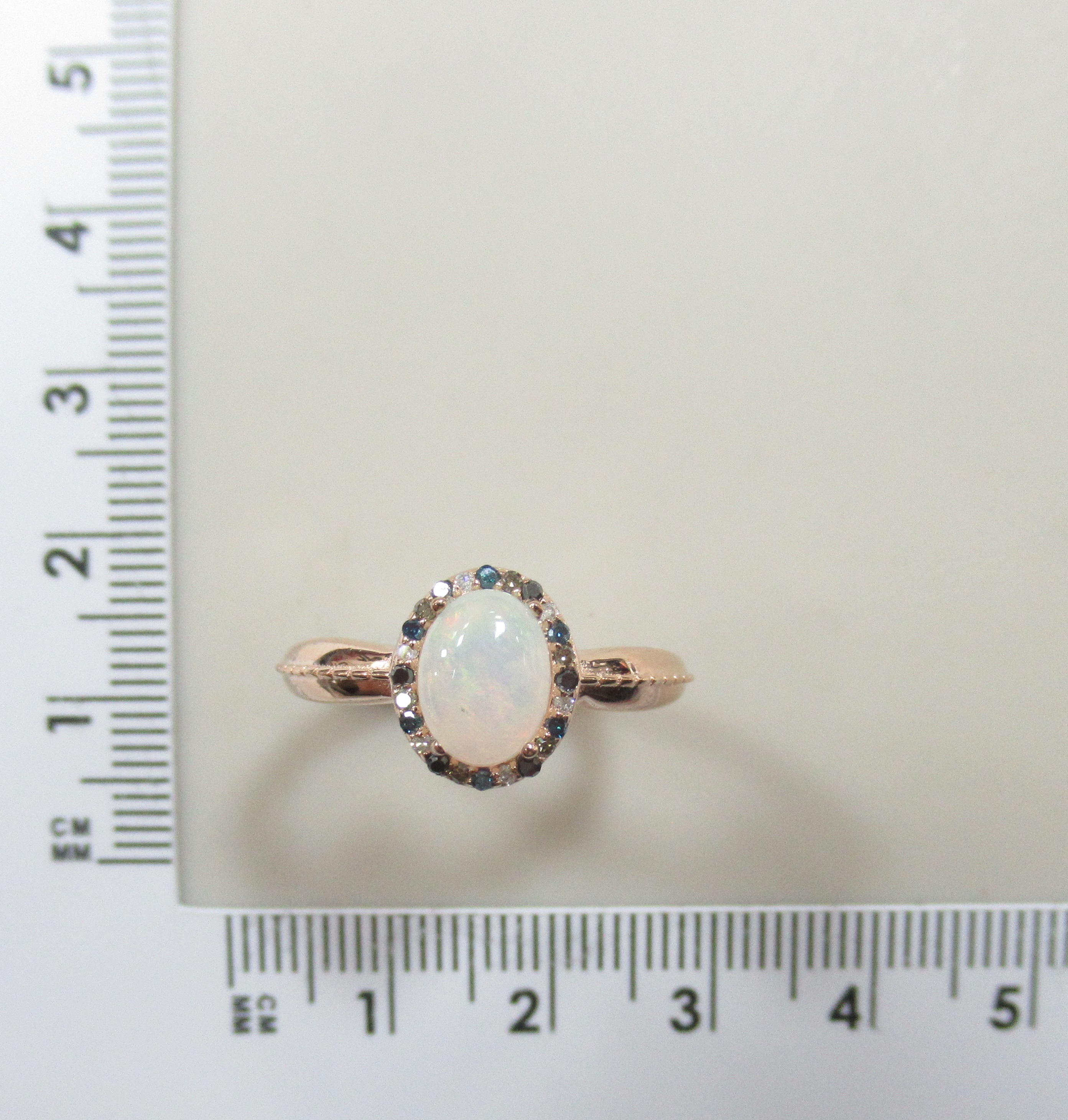 Серебряное кольцо с опалом и цветными бриллиантами